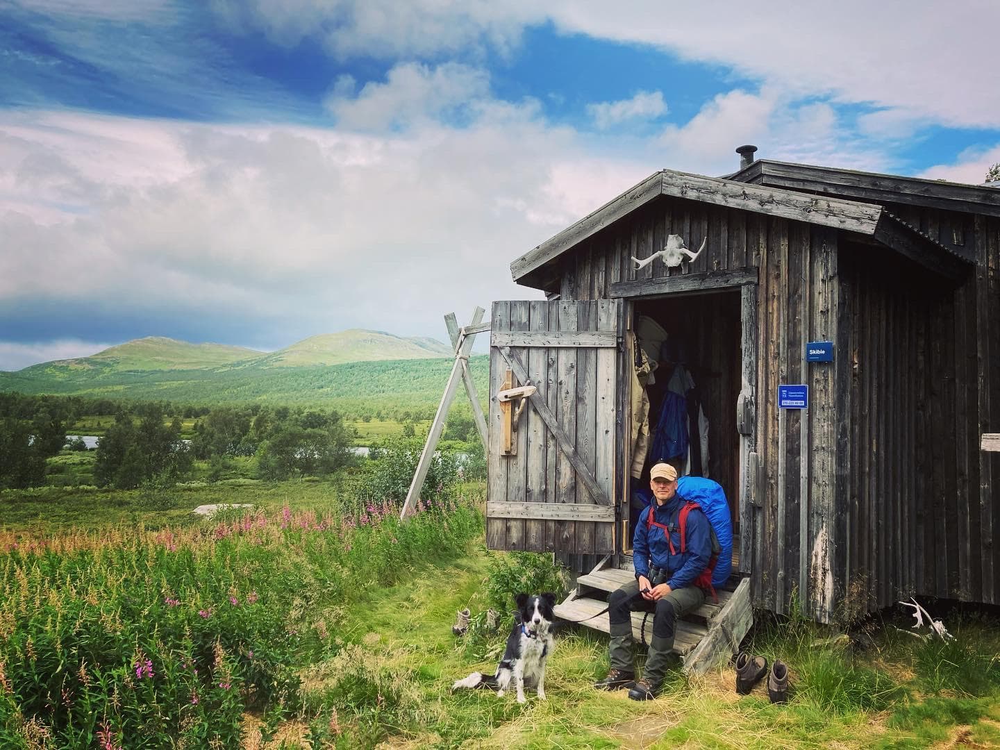 Gustaf Redemo vid fjällstuga